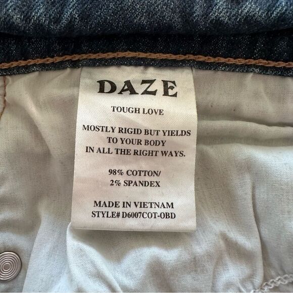 Daze Denim Tough Love Distressed High Waisted Jeans Size 30 - Picture 8 of 9